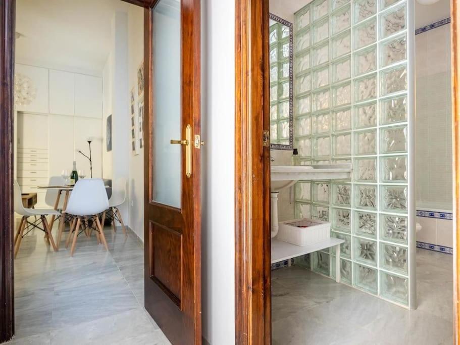 Aitana En Alvarez Quintero Apartment Seville